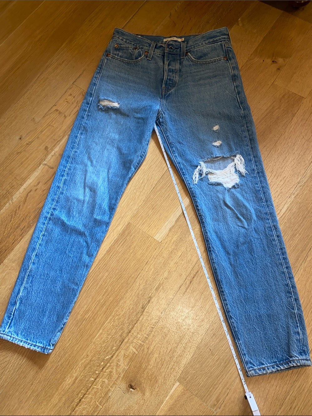Levi’s Wedgie Fit Blue Denim Jeans Factory Distressed Button Fly Tapered 27 - Picture 12 of 16
